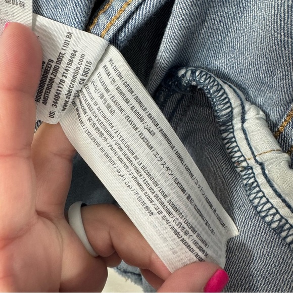 Hollister Distressed button front denim Light Blue Distressed Jean Jacket - Picture 10 of 10